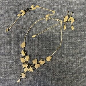 Elegant Gold and Black Floral Necklace Set